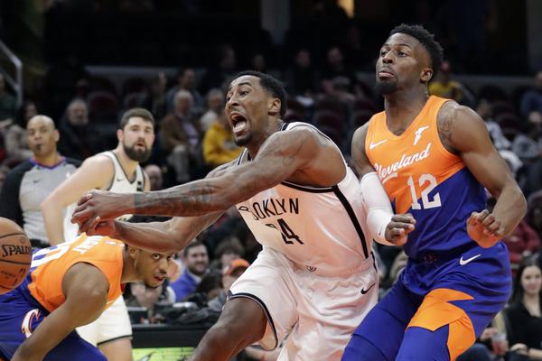 3換11！拓媒模擬：開拓者引進字母哥 送出小楊等5將+3首輪+3次輪